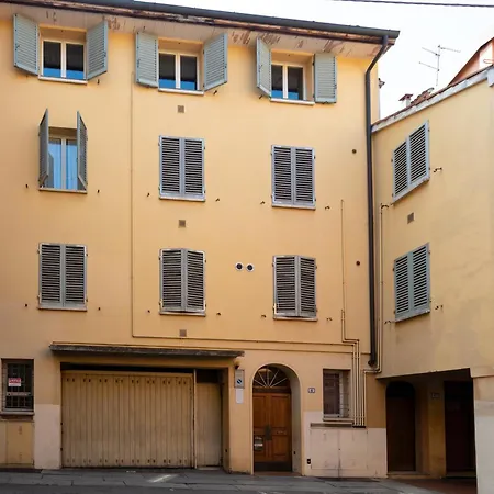 Bologna's Way Cento Traxenda Apartment *